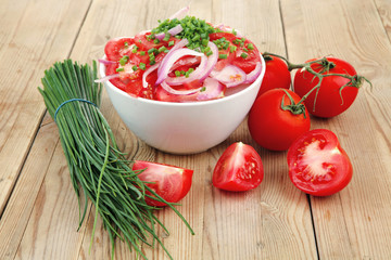 salad : fresh tomatoes with chives