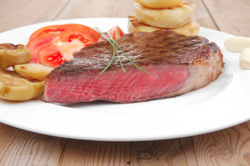 meat savory : grilled beef fillet mignon with tomato