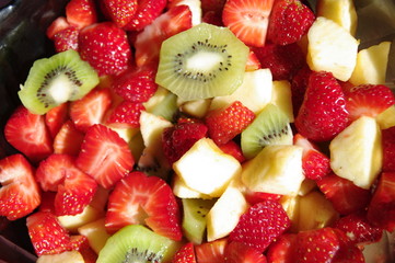 salade de fruits - fraise pomme kiwi