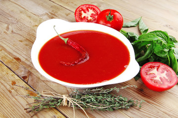 tomato vegetable soup with basil and thyme