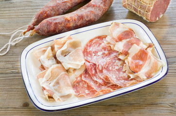 Vassoio di tipici salumi sardi - tray of sardinian salami