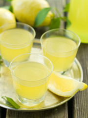 Lemon liqour (limoncello)