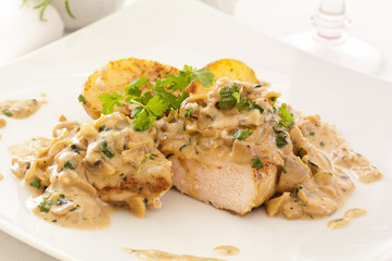 Hähnchensteak mit Pilz-Senf-Sauce