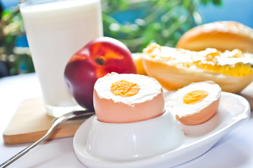 Frühstückstisch