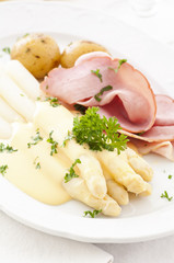 Spargel mit schinken