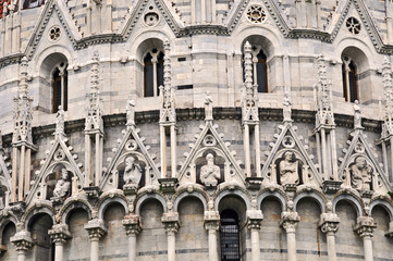 Pisa, piazza dei miracoli e battistero
