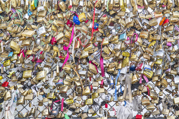 Love Locks in Paris, Frankreich, als Symbole der ewigen Liebe