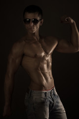 Fototapeta na wymiar Muscular young man