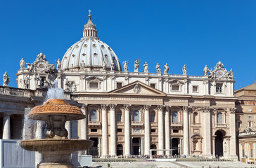 Fototapeta premium Vatican. A fountain before St. Peter's Cathedral