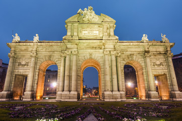 Fototapeta na wymiar Puerta de Alcala at Madrid, Spain