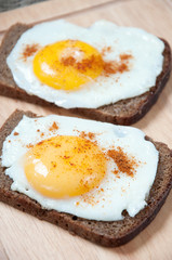 Fried eggs with red pepper and toasts