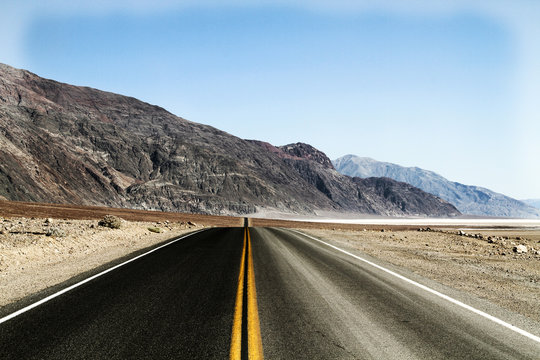 einsame Straße in Wüste