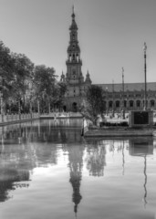 Fototapeta na wymiar Monochrome reflections in the magnificent Plaza De Espana in Spain 
