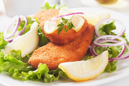 Breaded fish and lettuce