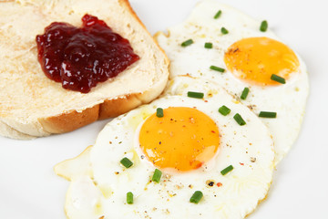 Spiegelei und Toast