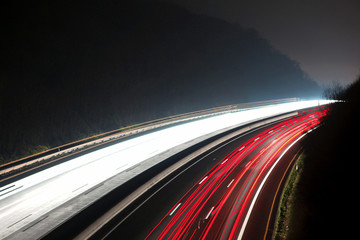 Autobahn bei Nacht
