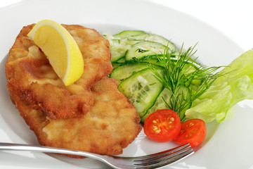 Schweineschnitzel mit Gurkensalat