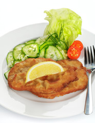 Schweineschnitzel mit Gurkensalat