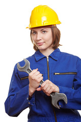 Handwerkerin mit Schraubenschlüssel