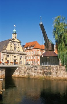 Alter Kran und altes Kaufhaus, Altstadt L&uuml;neburg, Am Stintmarkt, Niedersachsen, Deutschland, Europa