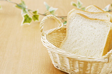 バスケットに入った食パン
