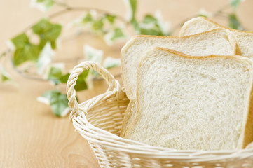 バスケットに入った食パン