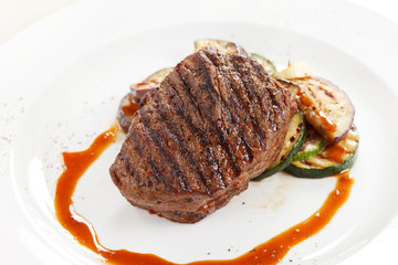 Grilled steak with vegetables