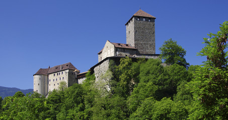 Fototapeta premium Der Stolz von Tirol - Meran-Schloß Tirol