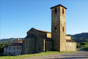 Fototapeta na wymiar Pieve di Gaville, a country romanesque church in Tuscany