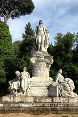 Fototapeta na wymiar Goethe statue at Villa Borghese in Rome