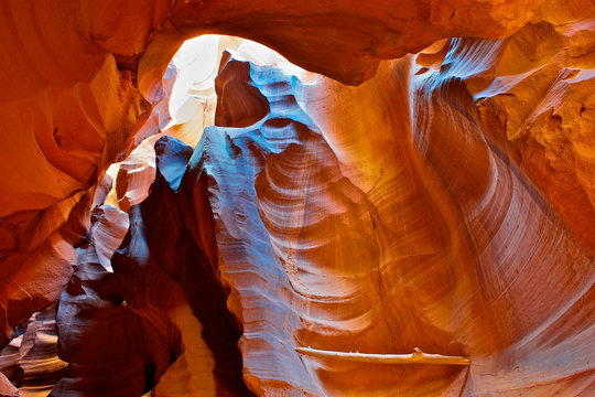Colorful image of Upper Antelope slot Canyon.
