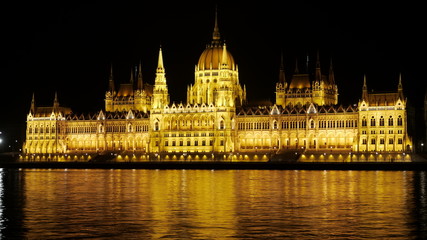 Fototapeta na wymiar Parliament reflection on Danube river
