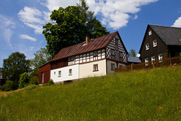 Fototapeta na wymiar Fachwerkhaus im Elstergebirge