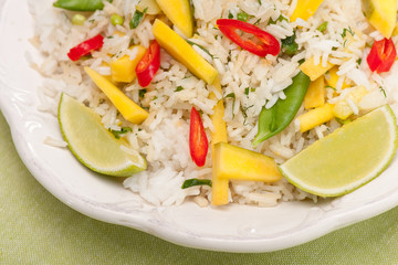 Ryż smażony z mango, chili i limonką