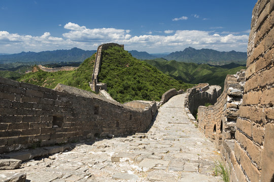 Gro&szlig;e Mauer bei Jinshanling / China, mittags