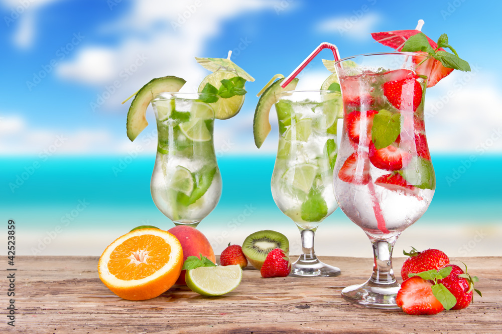 Poster mojitos drinks with blur beach on background
