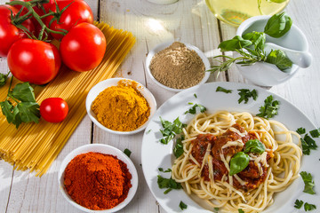 Spaghetti served with fresh vegetables