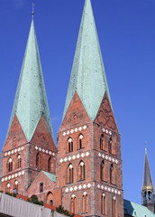 Fototapeta na wymiar Hanzeatyckiego Lubeka-Pearl Kościół Mariacki-I-
