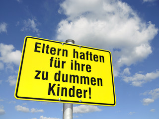 Schild: Eltern haften für ihre zu dummen Kinder!