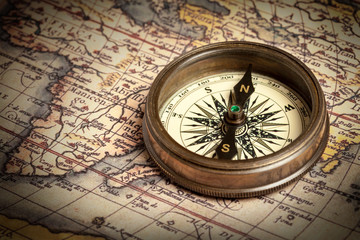 Obraz na płótnie Canvas Old vintage compass on ancient map