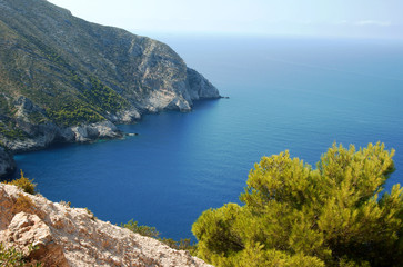 Klifowe wybrzeże na greckiej wyspie Zakynthos