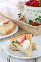 Vanilla angel food cake with strawberries