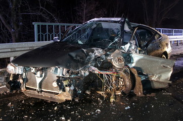 Zerstörtes Auto nach Unfall