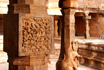 Säulen im Airavatesvara-Temple, Darasuram, Indien