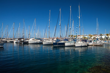 Obraz premium marina under blue sky