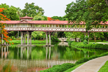 Obraz premium Wood bridge in Sanam Chan Palace, Nakhon pathom, Thailand