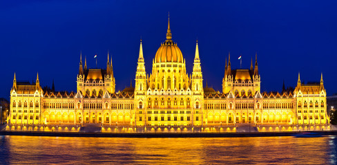 Fototapeta na wymiar Budapest Parliament