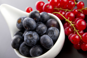 johannisbeeren und blaubeeren