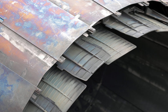 The thrust ing control gas turbine engine