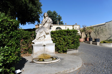 Fototapeta premium Rom Statue in den Vatikanischen Gärten